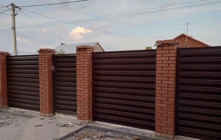 Евроштакетник Style, П-образный 120 мм, бархат двухсторонний, прямой рез, RAL 8017 Бархатный шоколад