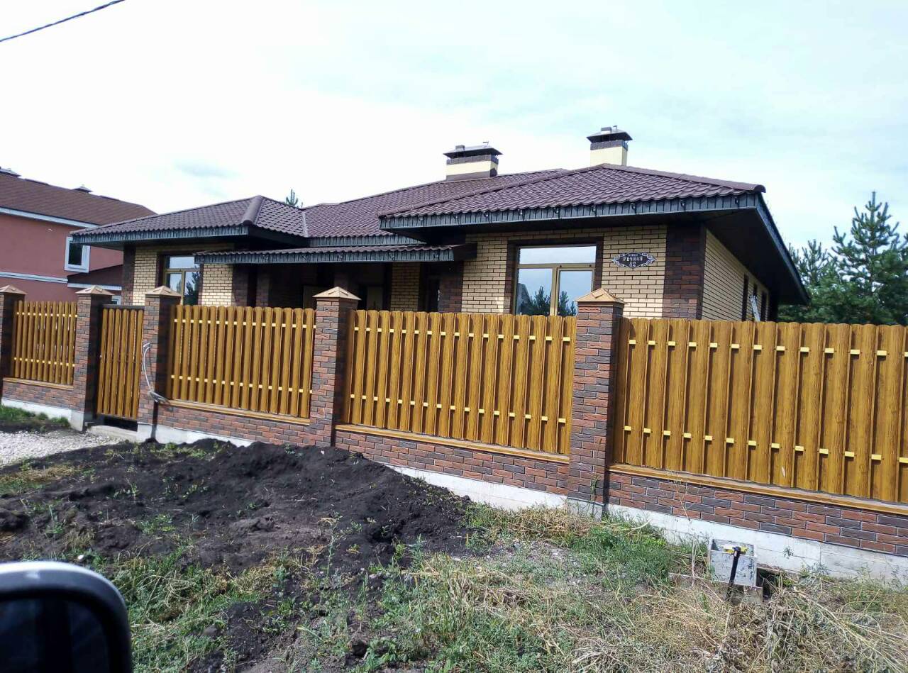 Забор из штакетника Modern Светлое дерево, п.Жареный Бугор